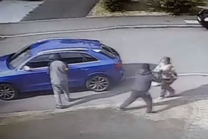Majci dvoje dece pokušali da ukradu automobil i nisu se dobro proveli!