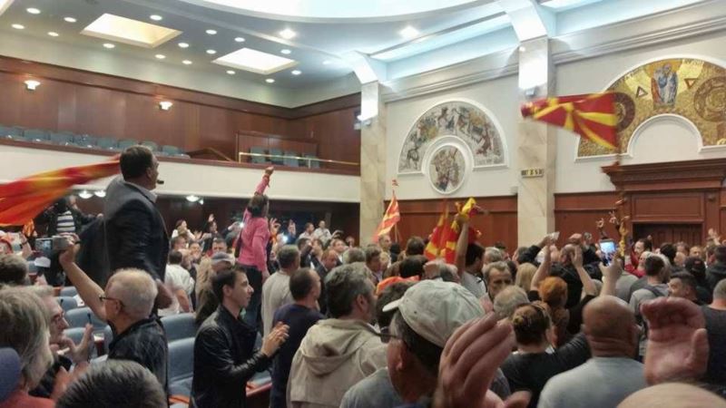 Makedonija: Specijalna policija evakuirala 30 poslanika