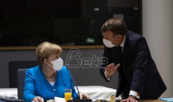 Makron i Merkel napuštali samit EU, ali se sad oprezno nadaju nagodbi za fond oporavka
