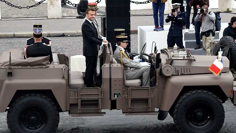 Makron spreman da ponovo uvede dobrovoljnu vojnu službu – Le Figaro