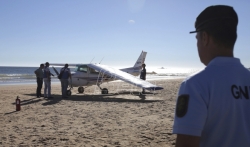 Mali avion prinudno sleteo na plažu, ubio dvoje