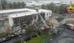 Mali avion udario u praznu zgradu u Milanu, poginulo svih šest osoba (VIDEO)