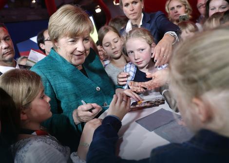 Mališani su Merkelovu pitali koji joj je najlepši događaj u životu i zašto nema decu. Ovo je njen odgovor