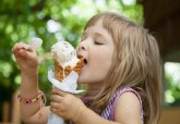 Mama hoću još sladoleda: Kako naučiti decu da razviju zdrav odnos prema slatkišima