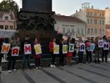 Mame iz Niša protestovale zbog novog Zakona [foto]