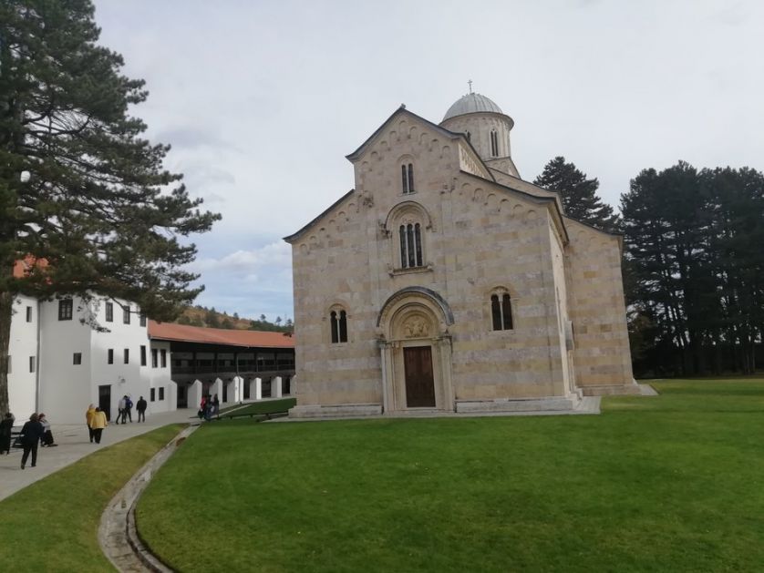 Manastir Visoki Dečani oglasio se povodom požara u Notr Damu