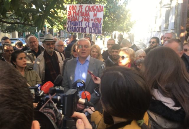 Mandić poziva građane ispred suda i Skupštine: Nema pravde kad mafija sudi