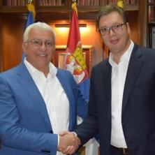 Mandić pružio podršku Vučiću: Znam da ne bi prekinuo izuzetno važnu diplomatsku misiju bez ozbiljnog zdravstvenog razloga