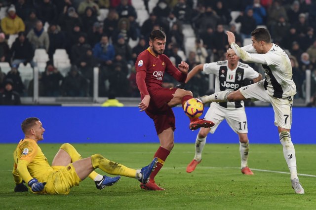 Mandžukić golom presudio Vučici, Juventusu ceo plen u derbiju kola