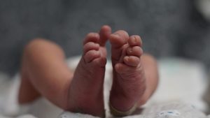 “Manjak beba” u Britaniji bi mogao da dovede do pada ekonomije