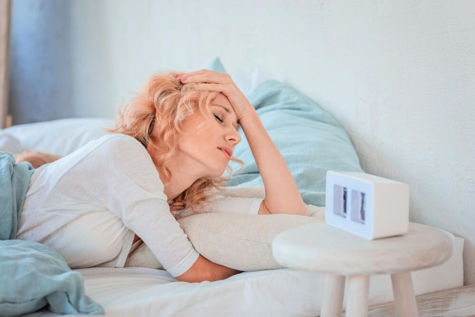 Manje od 5 sati sna povećava rizik od moždanog i srčanog udara: Opasnosti izložene žene srednjih godina