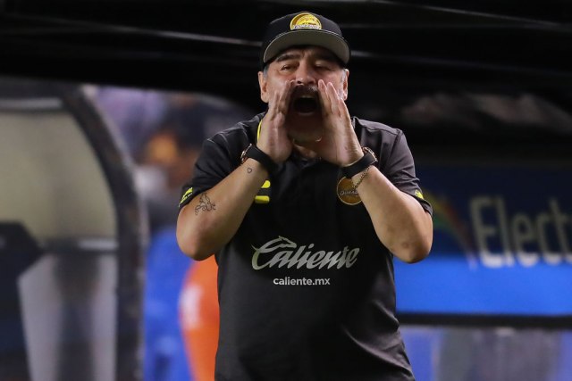 Maradona: Voleo bih da ih Mesi sve od**be i penzioniše se