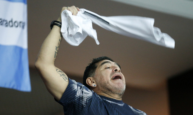 Maradona došao da bodri Napoli, završio u policiji zbog nasilja!