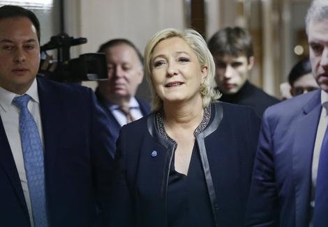 Marin Le Pen bi postavila suverenistu Nikolu Dipon-Enjana za premijera