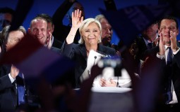 
					Marin Le Pen pozdravila istorijsku pobedu 
					
									