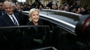 Marina le Pen optužila Makrona za izdaju zemlje