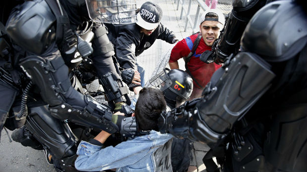 Marš olovki u Bogoti, sukob studenata i policije