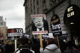 Marš u Londonu: Terezo, sramota - žvakom na Trampa FOTO