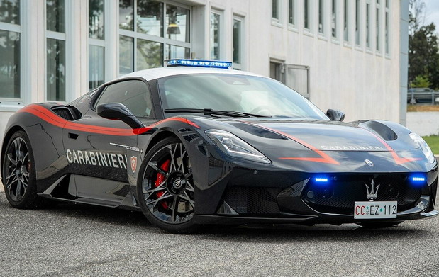 Maserati MCPURA i Alfa Romeo Giulia Quadrifoglio za karabinjere