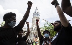 
					Masovni protesti protiiv rasizma širom SAD 
					
									