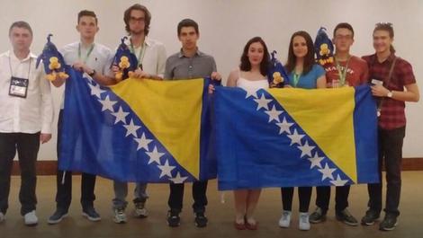 Matematičari iz BiH uspešno rešavali zadatke u Brazilu, pojedinačno i ekipno sjajni