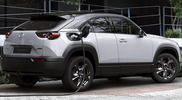Mazda kritikuje političare zbog prisiljavanja proizvođača automobila da prodaju samo električna vozila