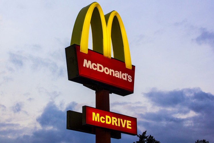 “McDonalds” u Banjaluci na čekanju zbog kovida