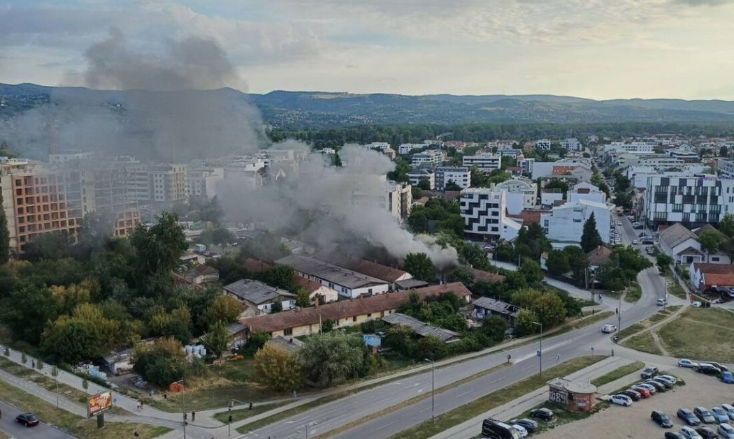 Muškarac izazvao požar, pa se zabarikadirao i pucao (VIDEO)