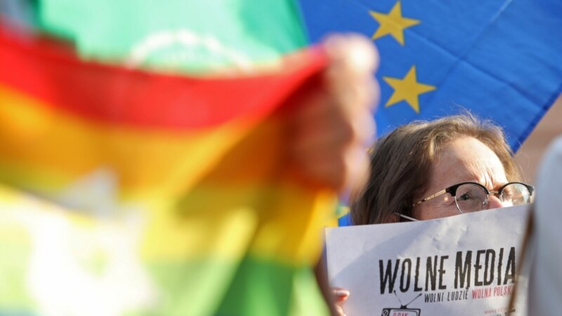 Mediji širom EU stvaraju nove strategije za odbranu svoje vitalne demokratske uloge, navodi Freedom House