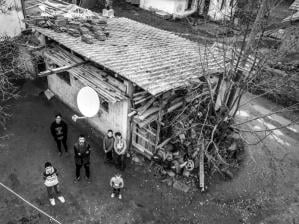 Među golim zidovima, u garaži punoj vlage žive Đorđevići u selu kod Preševa i mole za pomoć