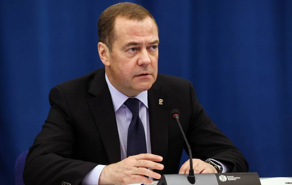 Medvedev ističe potrebu za aktivnom odbranom da bi se suprotstavio sajber-ratu protiv Rusije