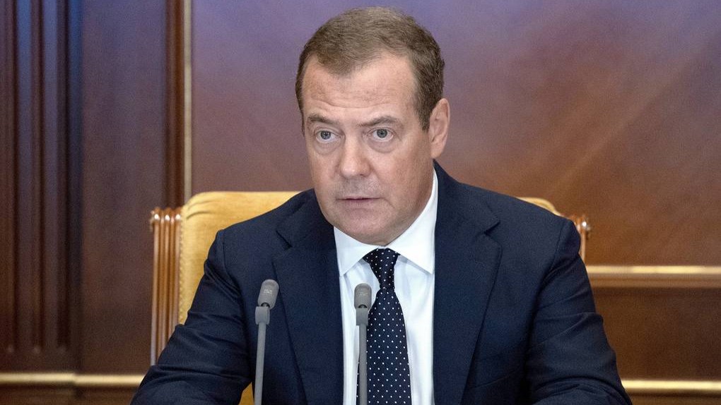 Medvedev savetuje Evropu da se ne zanosi „igranjem igračkama aviona“