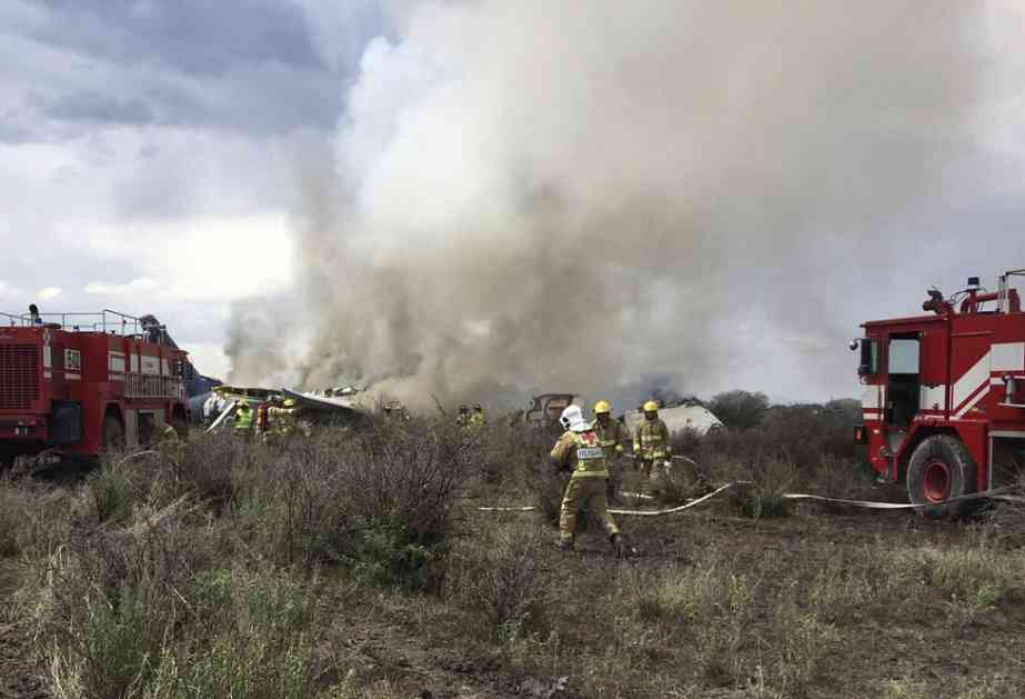 Meksiko: U padu aviona svi preživeli, 85 povređeno (VIDEO)