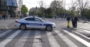 Mera kućnog pritvora uz nanogicu za napadača tokom blokade Zborova u Novom Sadu