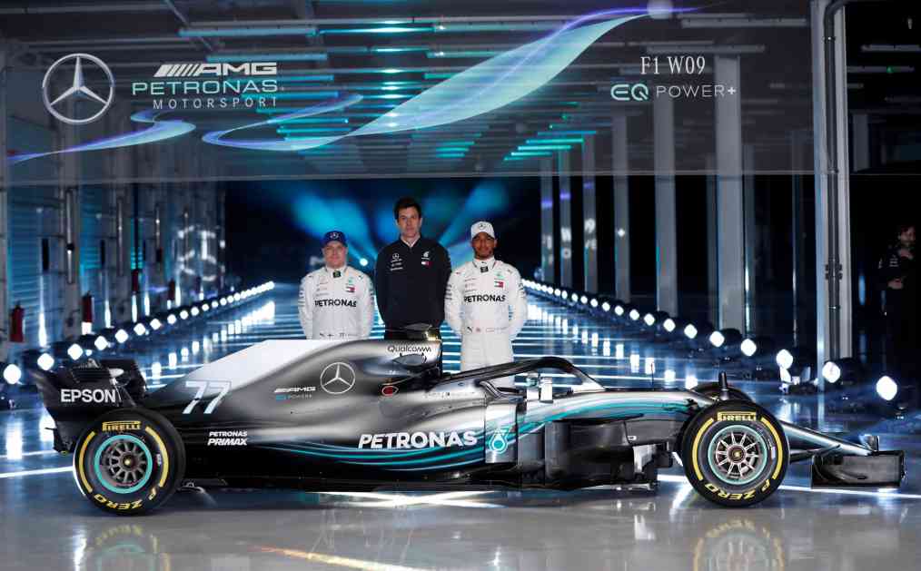 Mercedes predstavio novi bolid W09