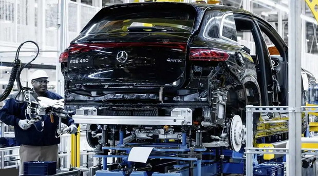 Mercedes seli proizvodnju EQS SUV-a iz Amerike u Nemačku?
