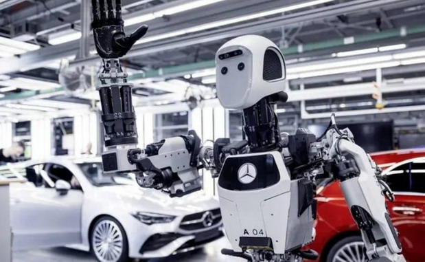 Mercedes testira humanoidnog robota u proizvodnom procesu