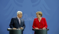 Merkel Abasu: Nemačka veruje u rešenje sukoba po modelu dve države