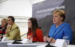 
					Merkel: EU voljna da pronađe praktično rešenje za pitanje granice dve Irske 
					
									