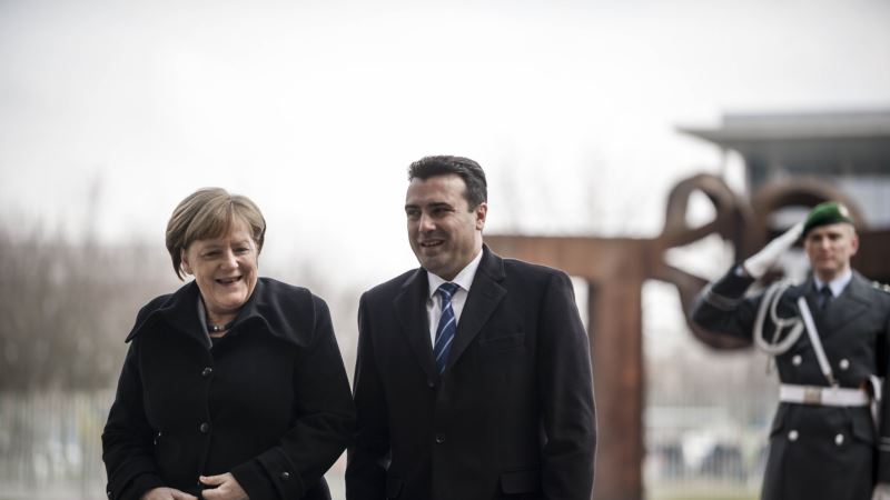 Merkel: Makedonija nikad bliže rješenju spora sa Grčkom