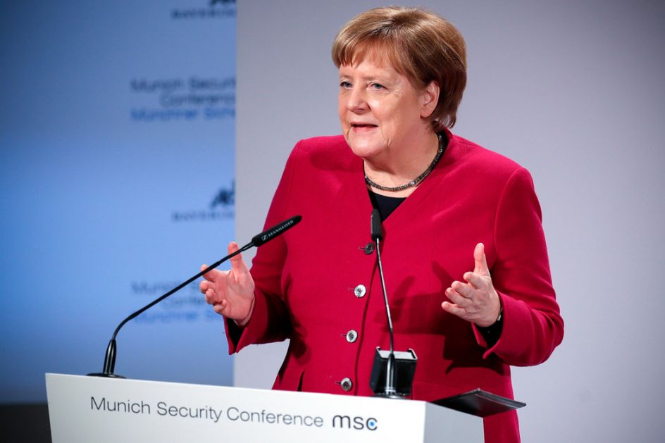 Merkel ne deli stav Makrona da je NATO na samrti