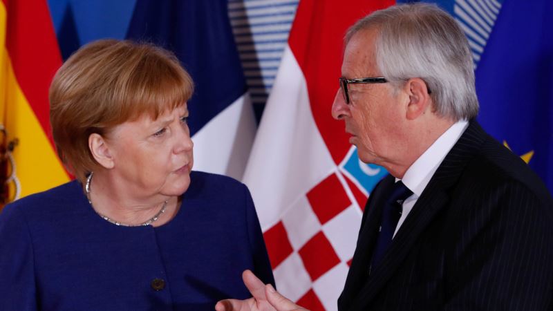 Merkel osuđuje napade na Junkera iz Mađarske 