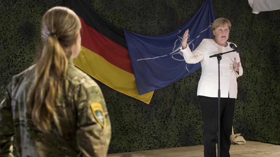 Merkel posetila nemačke vojnike: Rusija vodi hibridni rat