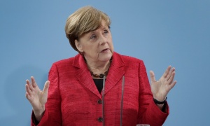Merkel poziva na učtiv dijalog sa svim političkim i civilnim snagama u Turskoj posle referenduma