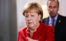 
					Merkel pozvala Rusiju da okonča nasilje u Alepu 
					
									