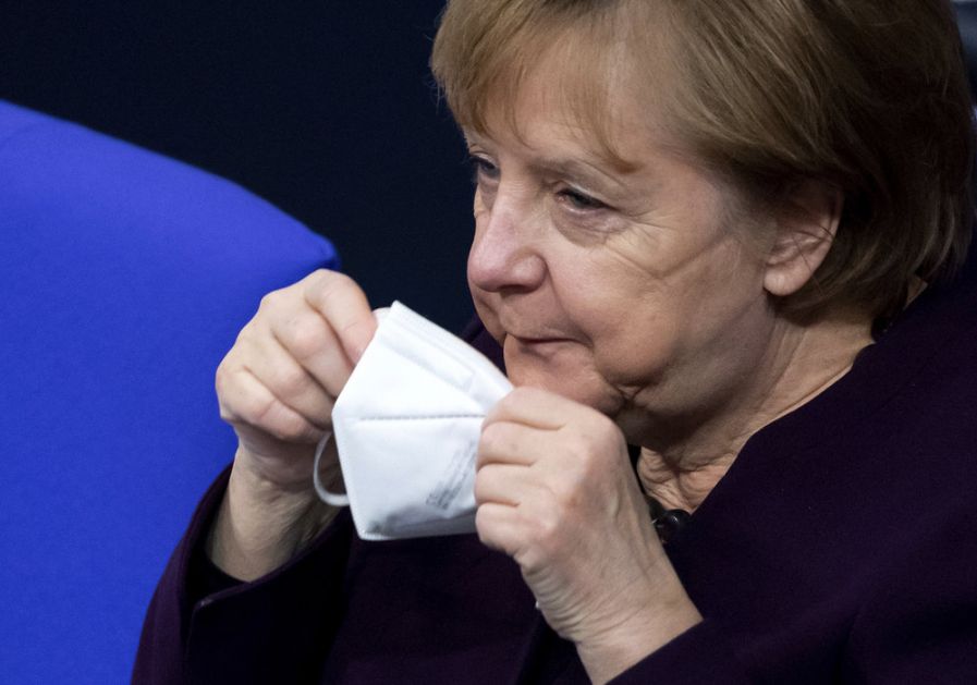 Merkel primila vakcinu Moderne posle prve doze AstraZeneke