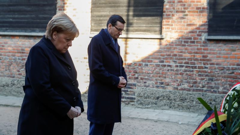 Merkel prvi put kao kancelarka posetila Aušvic 