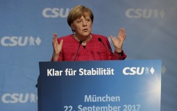 
					Merkel želi da njena kampanja dopre do neopredeljenih birača 
					
									