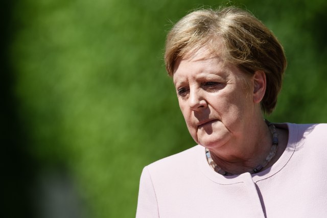 Merkelova se tresla dok je dočekivala Zelenskog