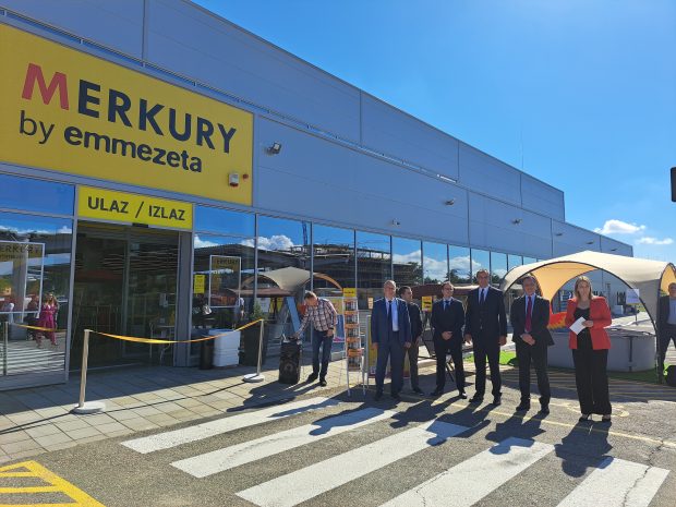 Заменик градоначелника Ђурађ Јакшић на отварању објекта „Merkury бy Emmezeta“ у Новом Саду